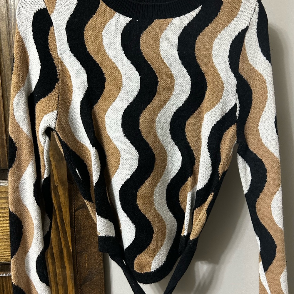 Wave Pattern Crew Neck Sweater - Black, White, and Tan